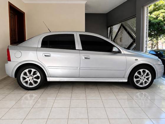 CHEVROLET ASTRA 2.0 MPFI ADVANTAGE 8V FLEX 4P MANUAL CHEVROLET ASTRA 2.0 MPFI ADVANTAGE 8V FLEX 4P MANUAL
